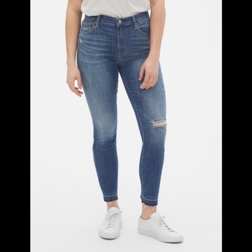 NWT Gap Distressed Detail True Skinny Ankle Jeans
